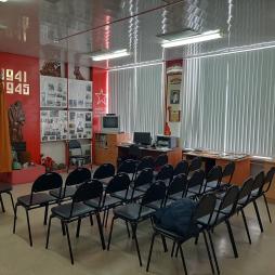 В музее сложились свои традиции:
1.	Уроки мужества
2.	Линейки памяти
3.	Встречи с ветеранами войны и труда
4.	Встречи с курсантами военных училищ
5.	Традиционные конкурсы чтецов, праздники «Строя и песни» и многое другое. 
Неоценимую помощь музею в работе по патриотическому воспитанию оказывали ветераны 22-й Сибирской добровольческой дивизии. Среди  давних и верных друзей музея были Петр Алексеевич Заковряжин, Надежда Паисовна Новикова, Александр Федорович Примак, Евдокия Васильевна Петина, Варвара Сергеевна Ющенко, Нина Александровна Здрюмова, Николай Степанович Жабунин.