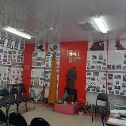 Музей 22-й Сибирской гвардейской добровольческой дивизии – один из старейших в образовательных учреждениях Ленинского района. Он был открыт в 1968 году как музей боевой славы имени Ольги Васильевны Жилиной. Основателями музея были Тимофеева Галина Васильевна и Ковтун Людмила Павловна.